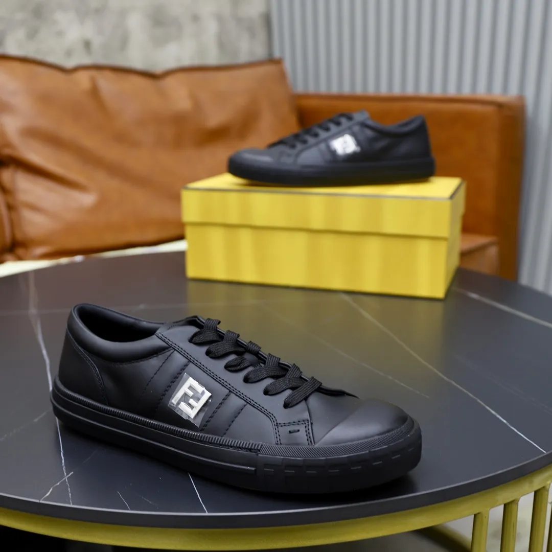 Factory price: 580💰Original order (couple model) Brand: FENDI Fendi🙅‍♂️🙅‍♂️🙅‍♂️ Size: Female 35–40, Male 39-44 (45 can be customized) Grade: Official website genuine Material: Imported original cowhide upper Original comfortable lining TPU wear-resistant lightweight outsole Style category: Loafers New trendy shoes color: actual picture color